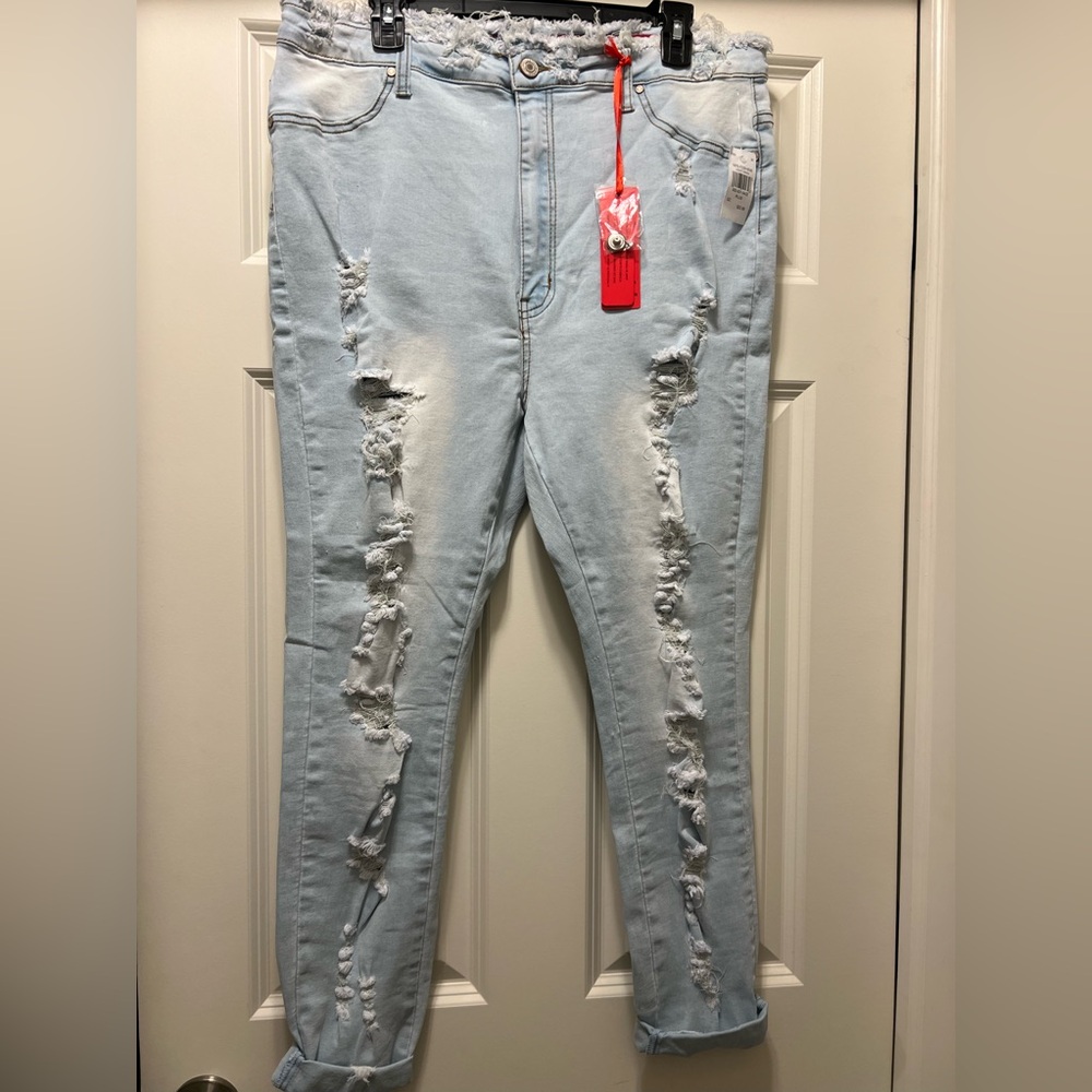 NWT Roma Studios destructed jeans. Size 18. Light wash.
